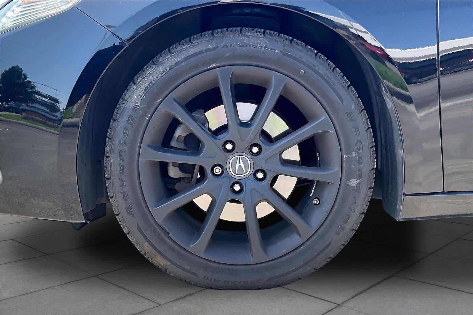 Used 2015 Acura TLX w/ Technology Package FWD image 9