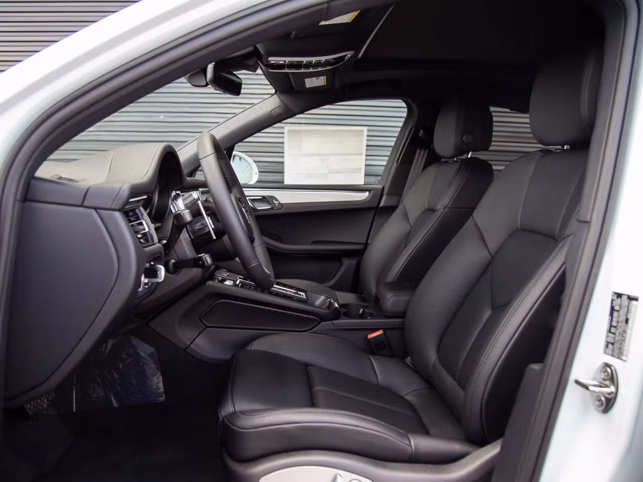 New 2026 Porsche Macan AWD/4WD image 5