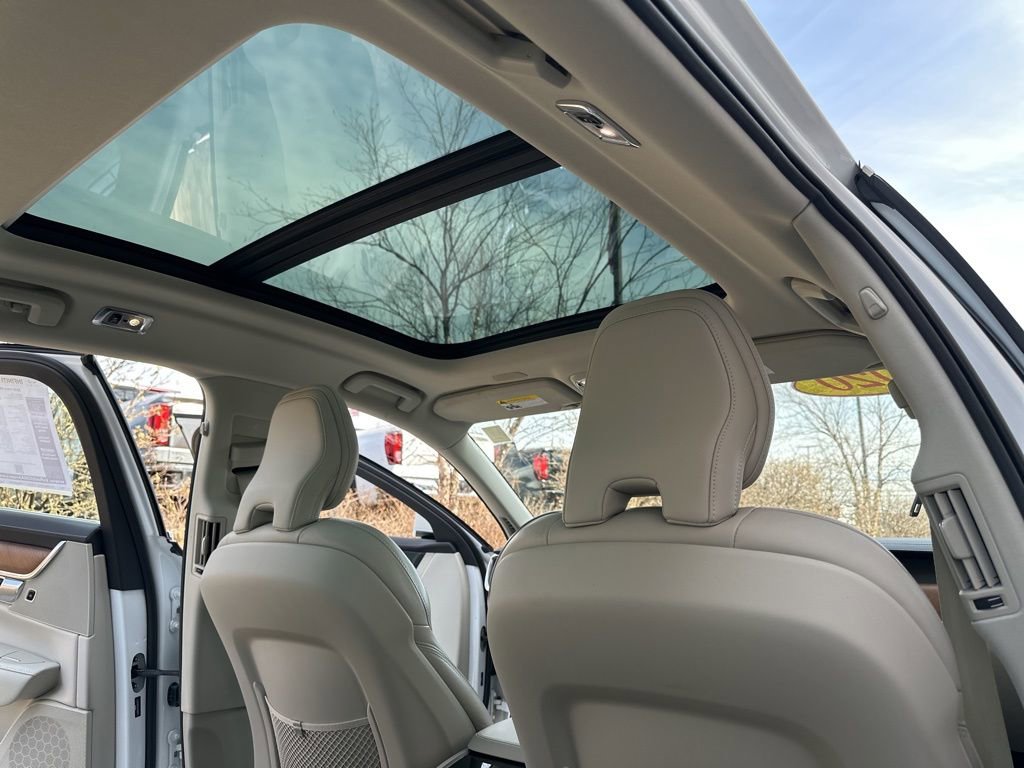 Used 2020 Volvo S90 T6 Inscription w/ Protection Package Premier image 31