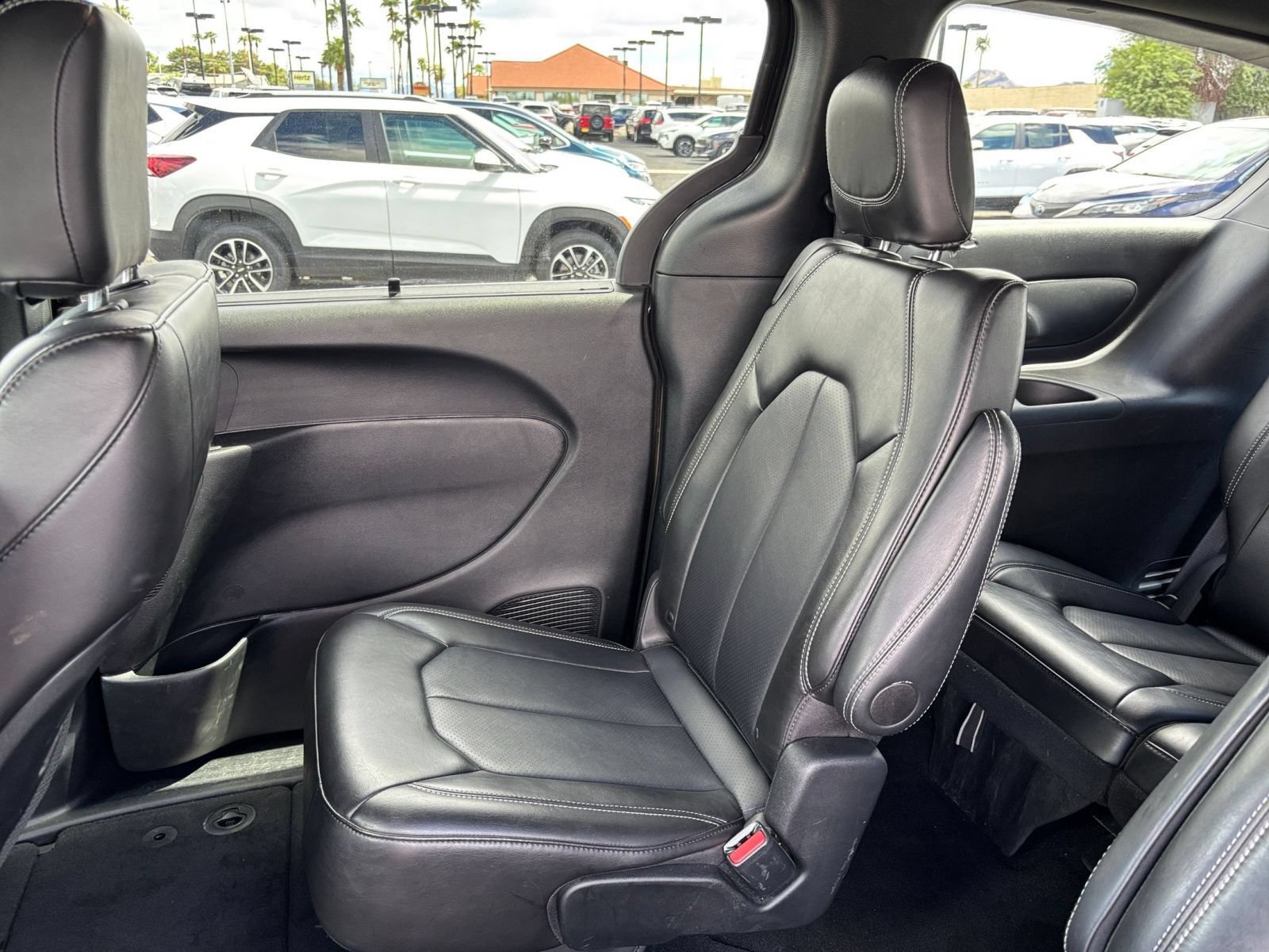 Used 2025 Chrysler Pacifica Select FWD image 41