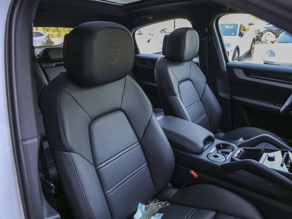 Certified 2026 Porsche Cayenne Coupe AWD/4WD image 38