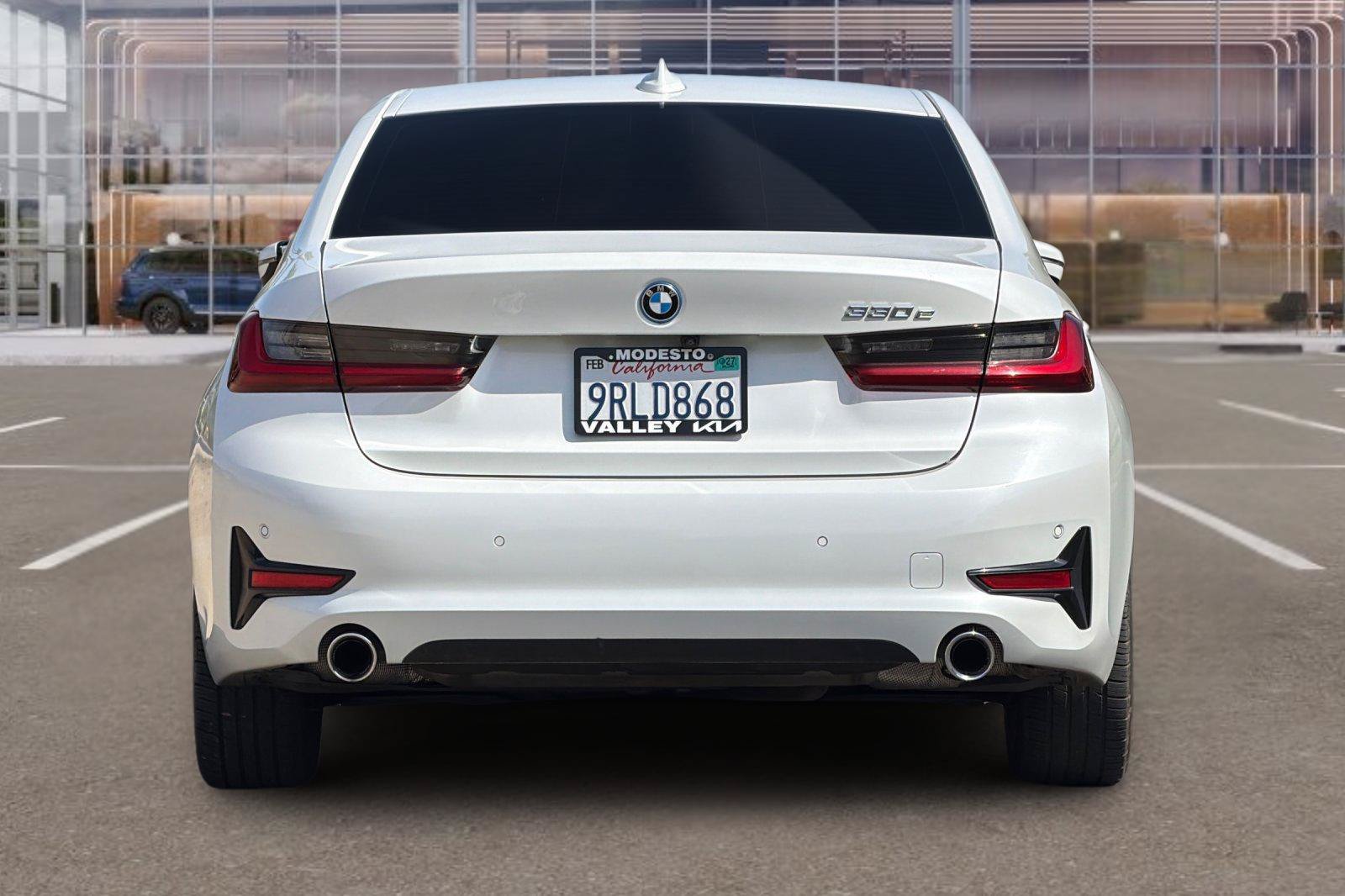 Used 2022 BMW 330e w/ Driving Assistance Package RWD image 5