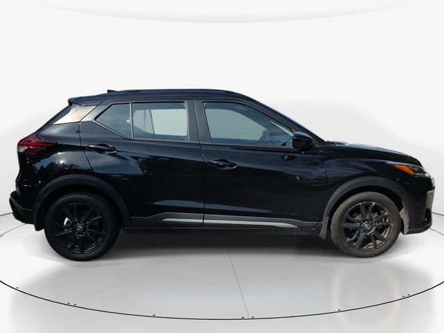 Used 2023 Nissan Kicks SR w/ Interior Electronics Package FWD image 4