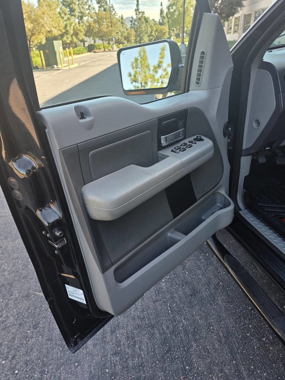 Used 2005 Ford F150 Lariat image 21