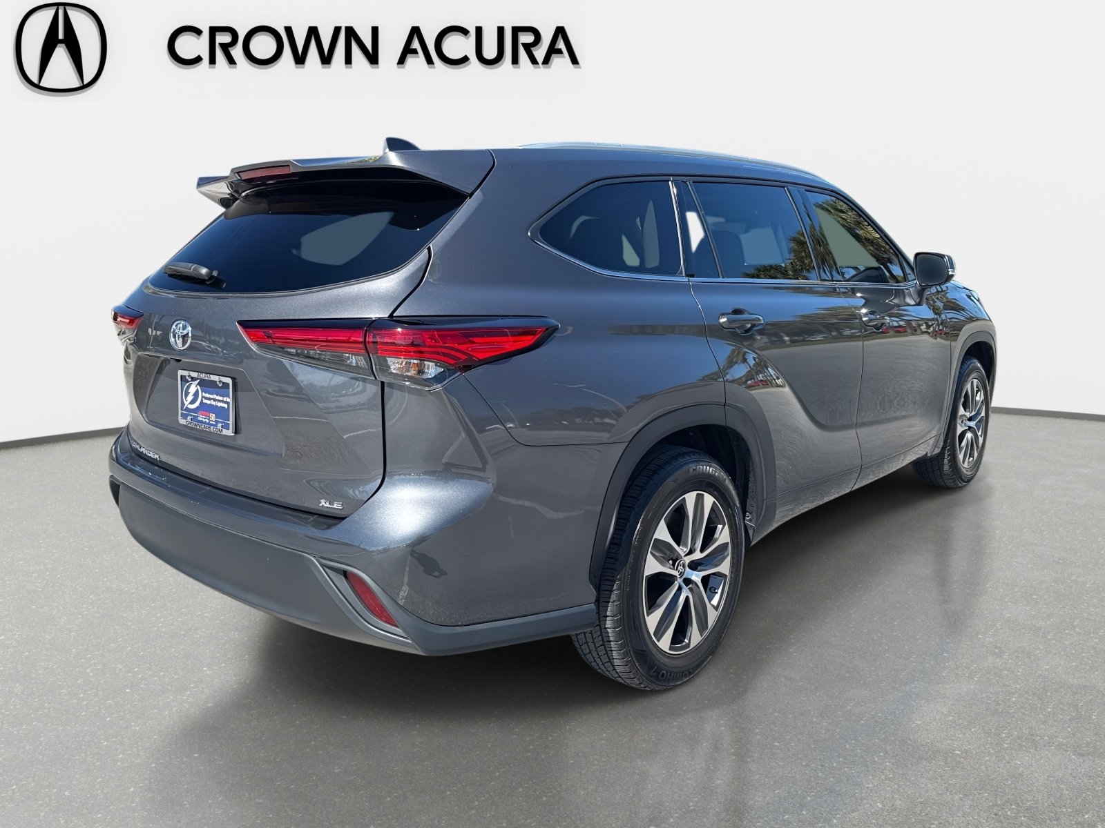 Used 2022 Toyota Highlander XLE image 6