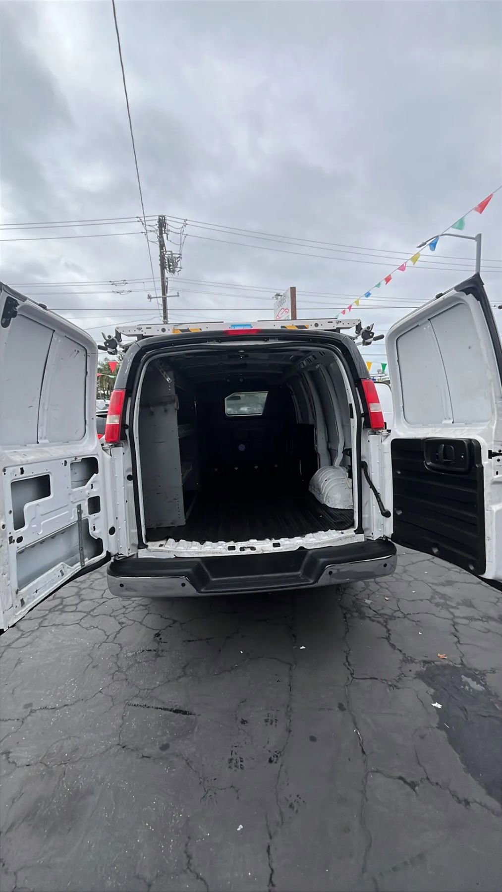 Used 2017 GMC Savana 2500 image 10