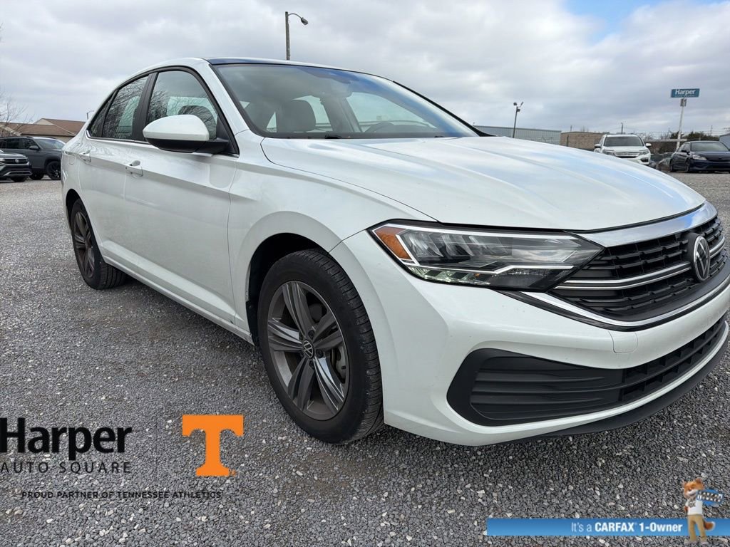 Used 2023 Volkswagen Jetta SE w/ Panoramic Sunroof Package image 7