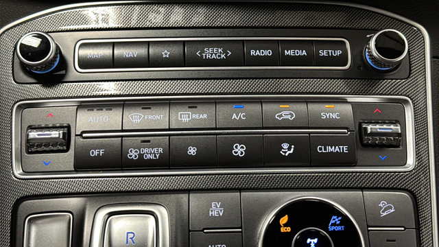 Used 2023 Hyundai Santa Fe SEL Convenience w/ Cargo Package AWD/4WD image 18