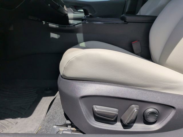 Used 2023 Toyota Prius XLE FWD image 15