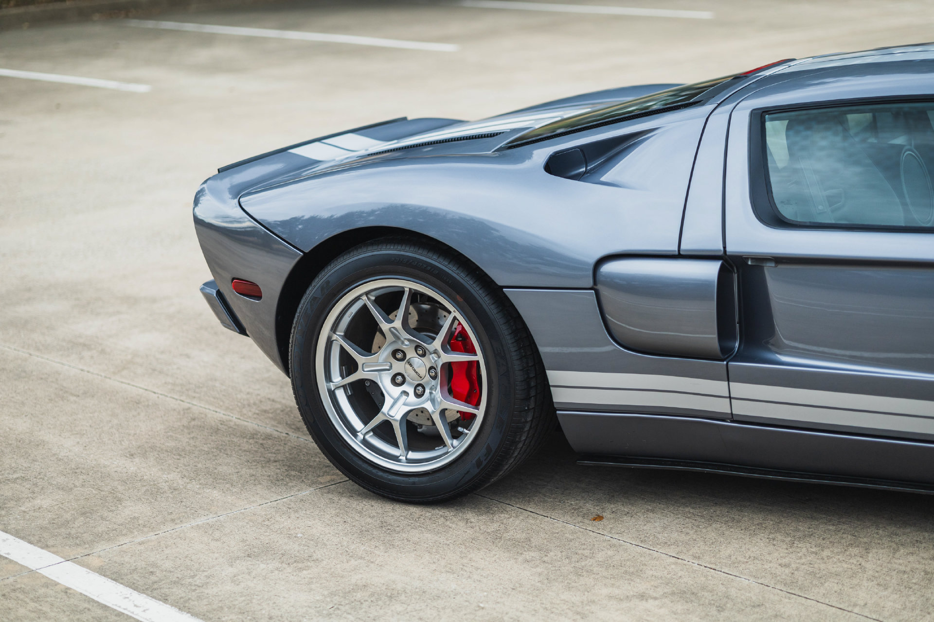 Used 2006 Ford GT RWD image 27