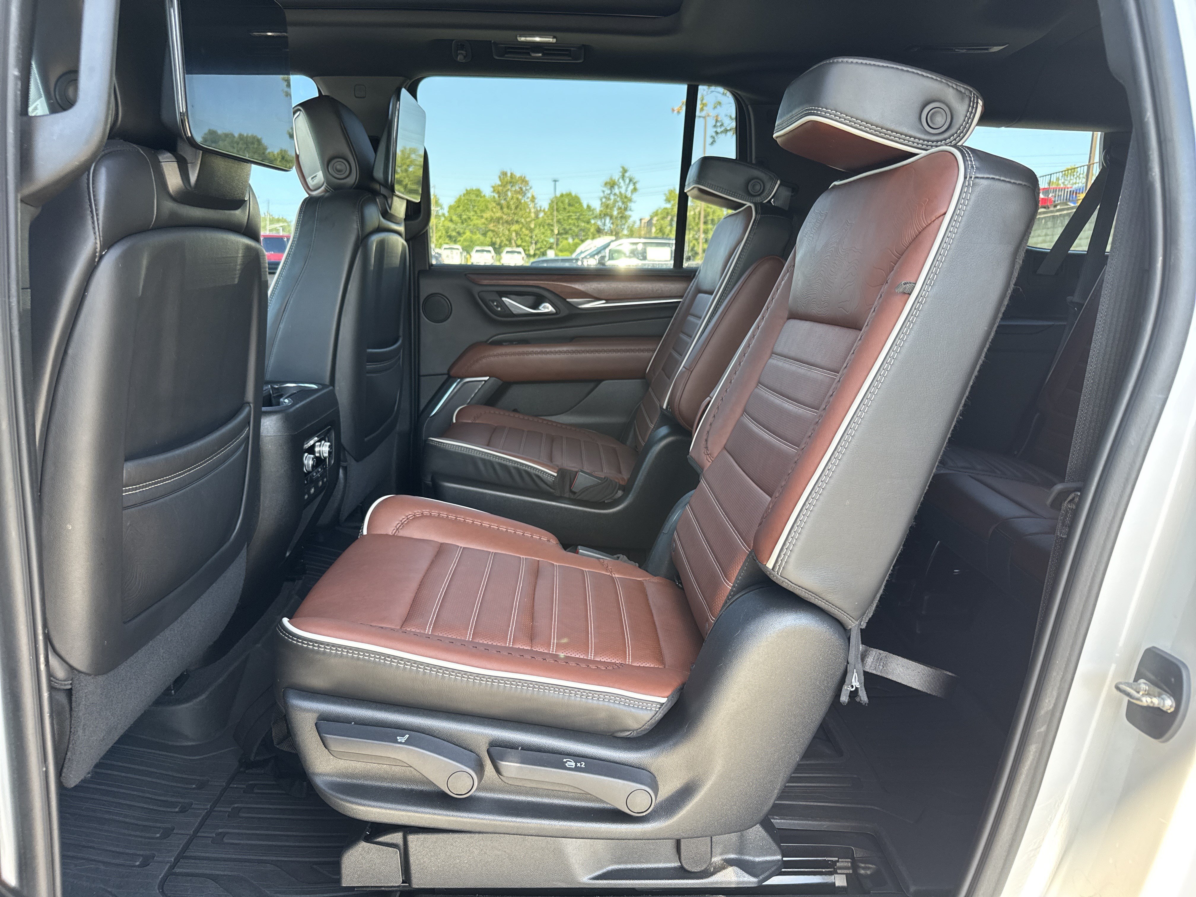 Used 2023 GMC Yukon XL Denali Ultimate w/ LPO, Floor Liner Package AWD/4WD image 34