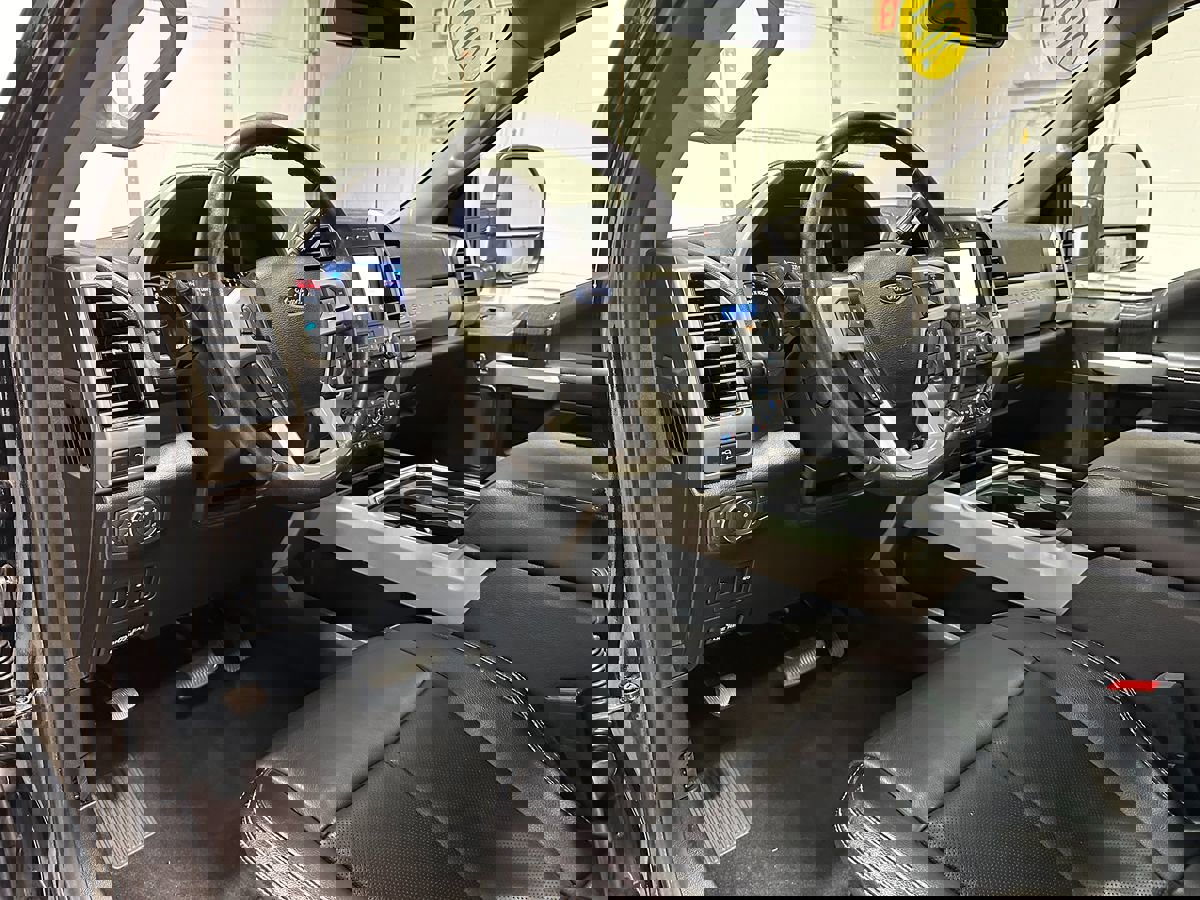 Used 2021 Ford F350 Lariat image 26