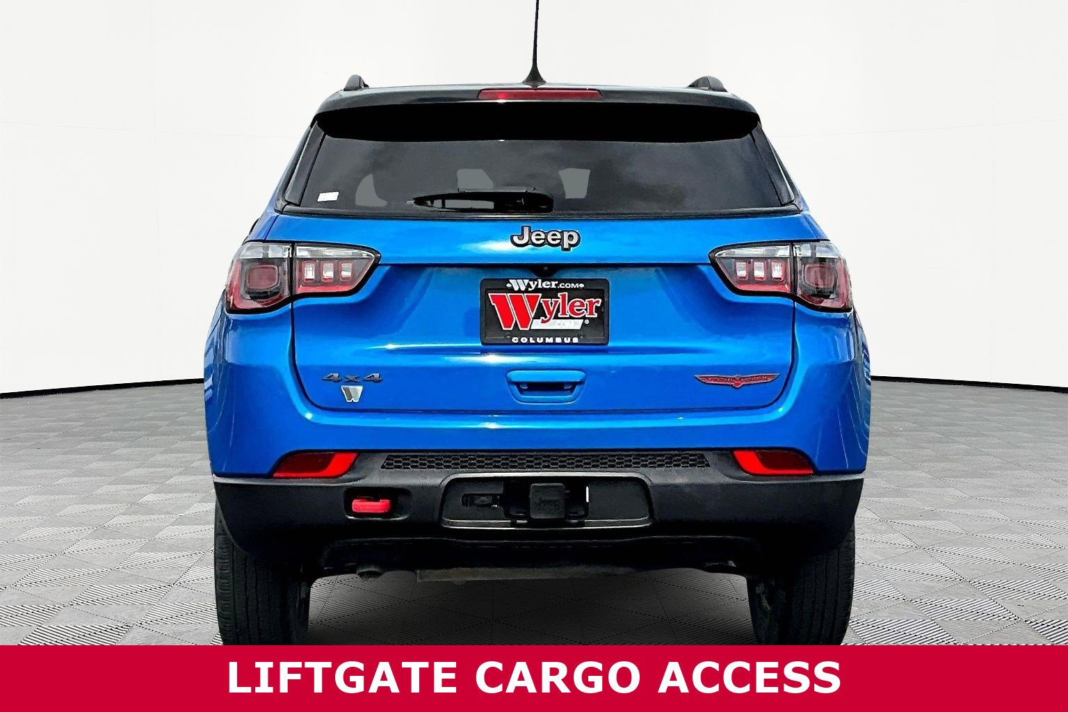 Used 2023 Jeep Compass Trailhawk w/ Trailhawk Convenience Group AWD/4WD image 5