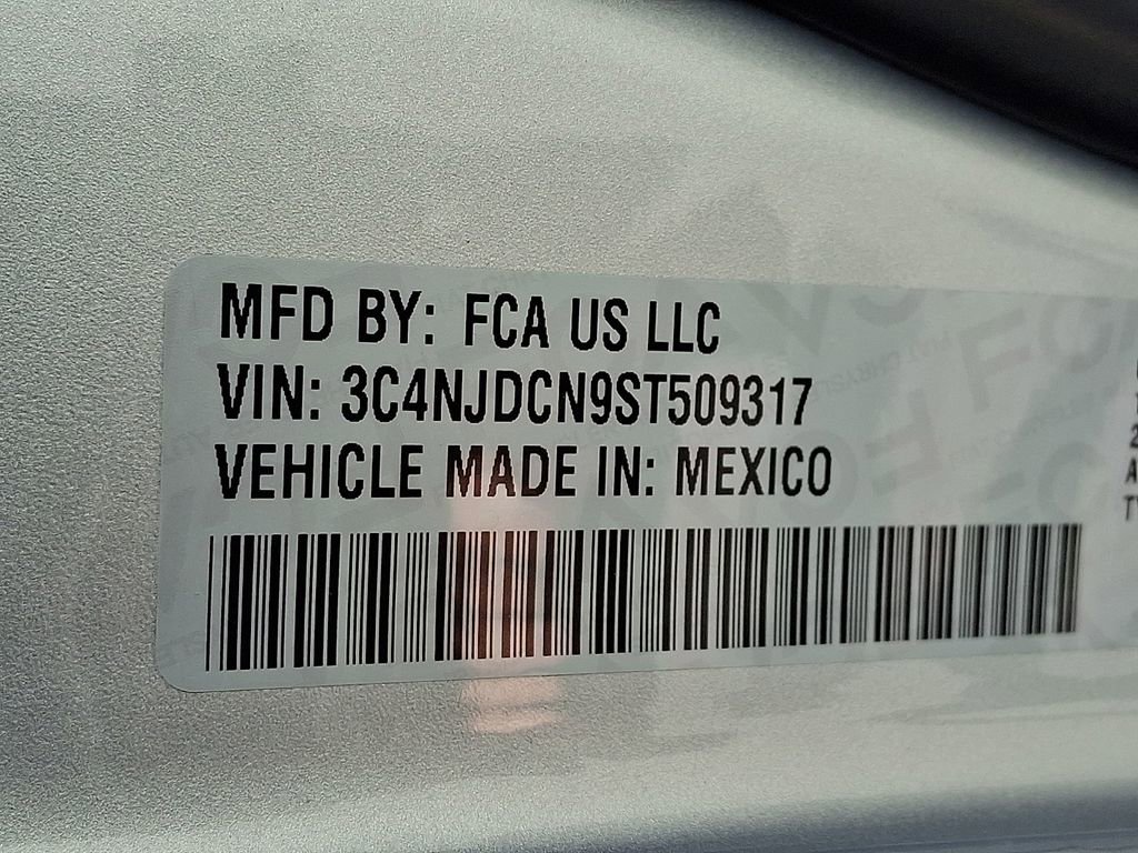 Used 2025 Jeep Compass Limited image 19