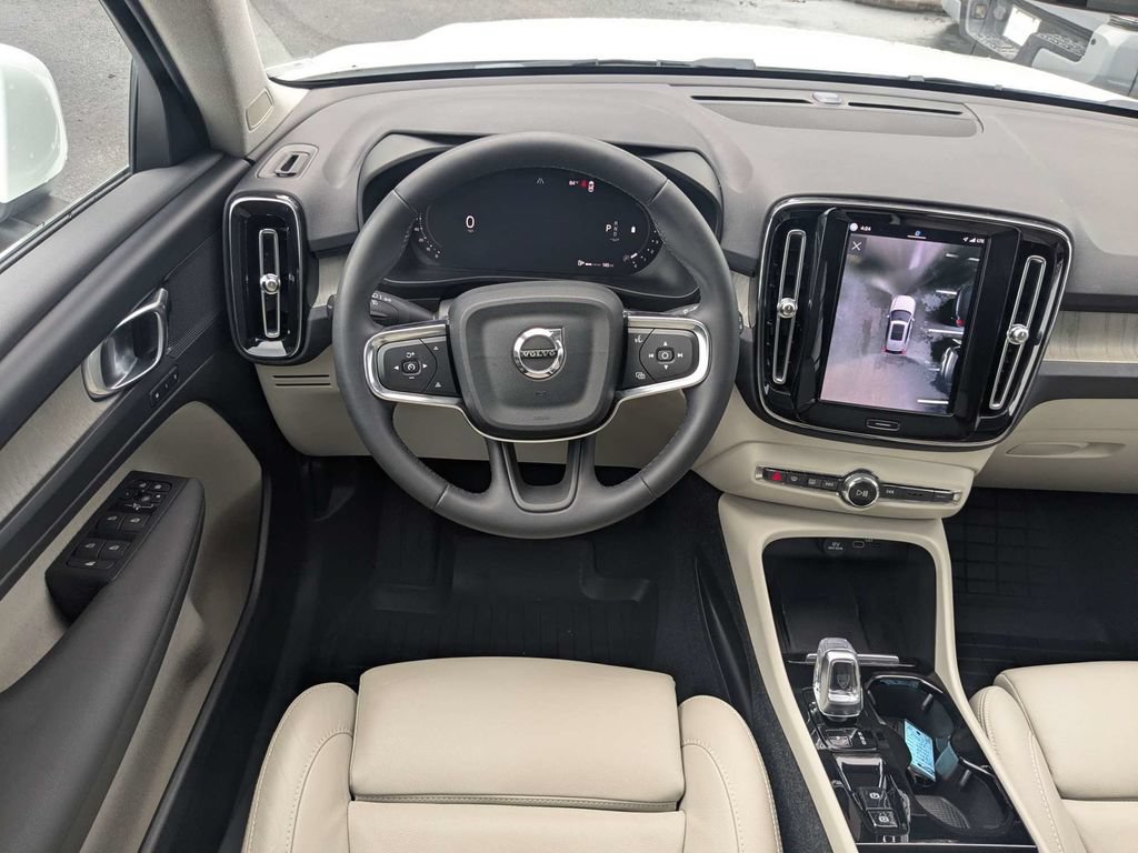 Certified 2023 Volvo XC40 B5 Plus w/ Protection Package Premier AWD/4WD image 22