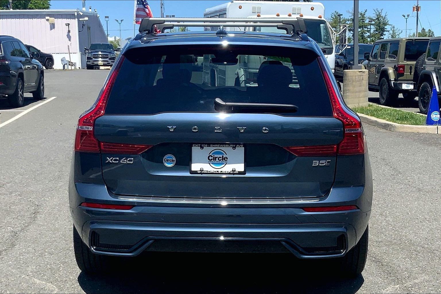 Used 2025 Volvo XC60 B5 Plus w/ Climate Package AWD/4WD image 4