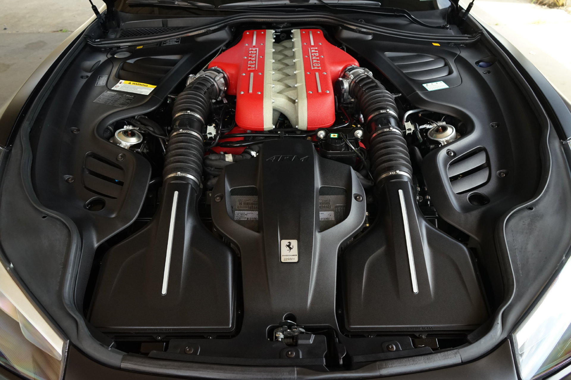 Used 2018 Ferrari GTC4Lusso AWD/4WD image 31
