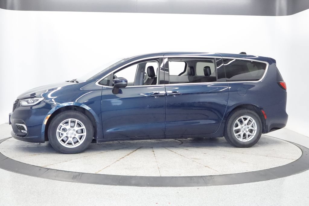 Certified 2023 Chrysler Pacifica Touring-L FWD image 2