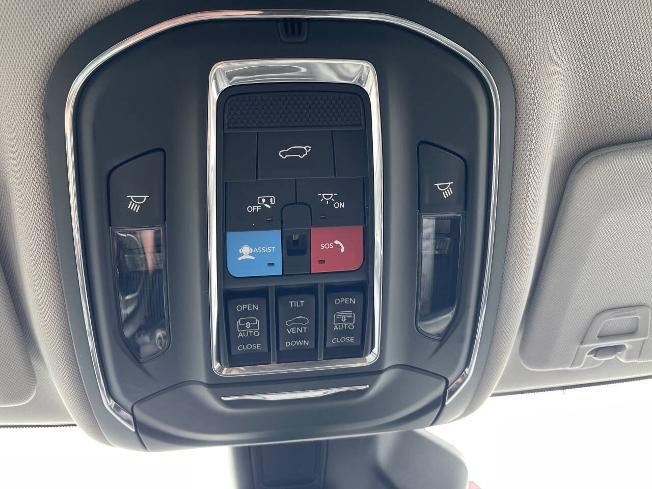 Used 2024 Jeep Grand Cherokee L Limited AWD/4WD image 30