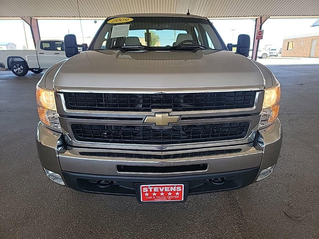 Used 2009 Chevrolet Silverado 2500 LT w/ Exterior Plus Package AWD/4WD image 4