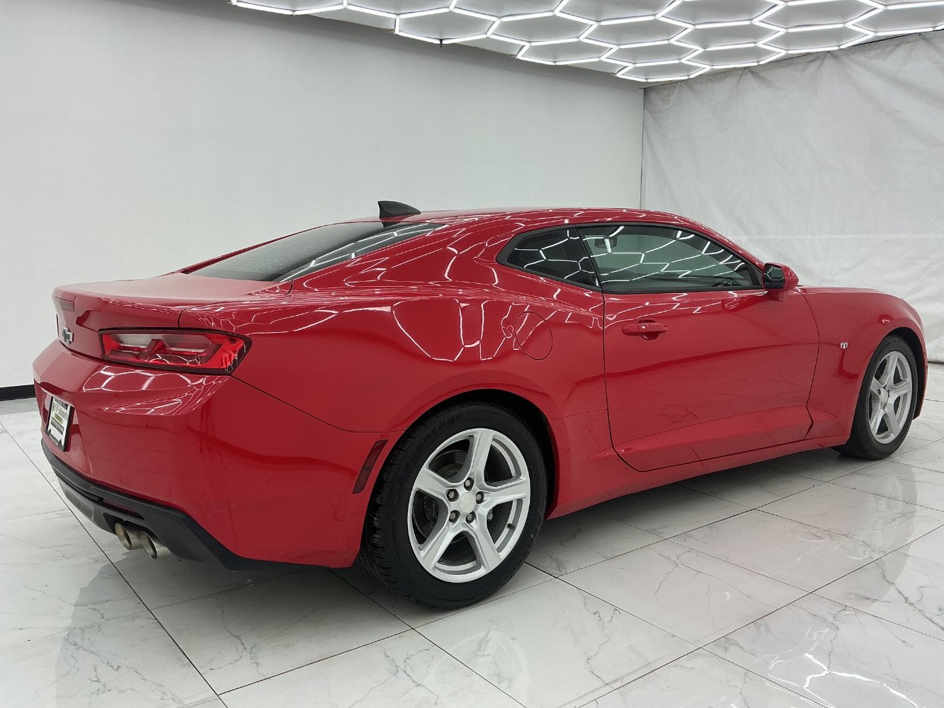Used 2018 Chevrolet Camaro LT RWD image 11