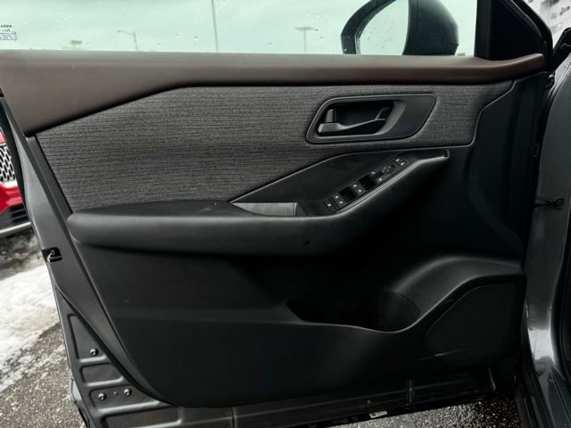 Used 2023 Nissan Rogue S image 10