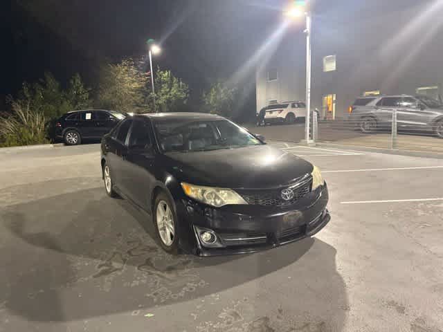 Used 2012 Toyota Camry SE w/ Leather Pkg FWD image 3