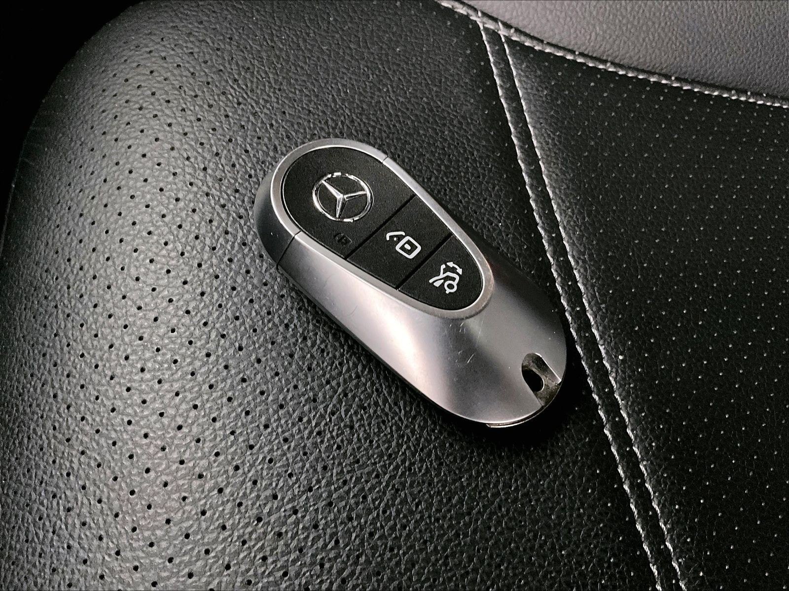 Certified 2025 Mercedes-Benz GLC 300 image 12