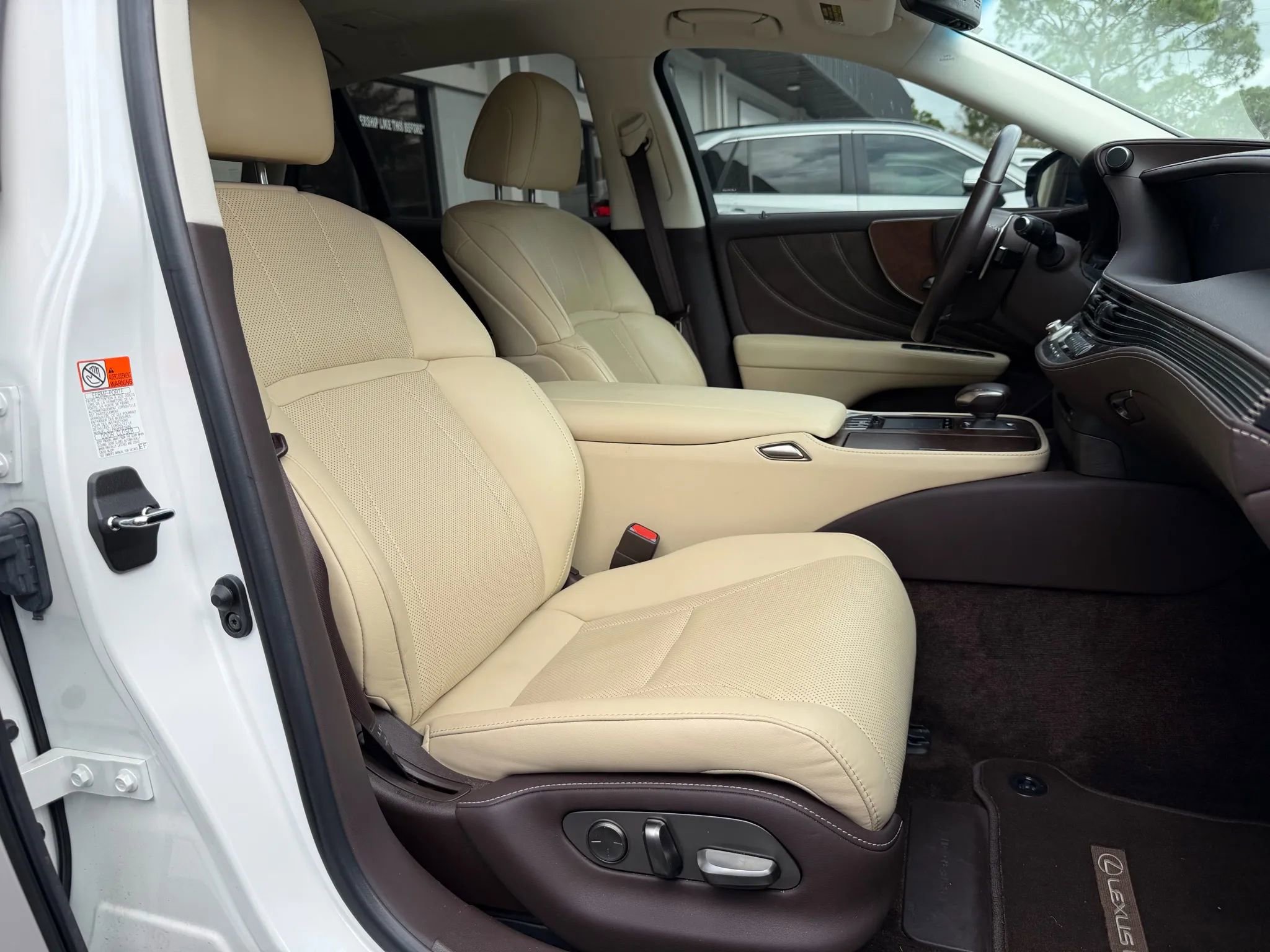 Used 2020 Lexus LS 500 w/ Accessory Package (Z2) image 11