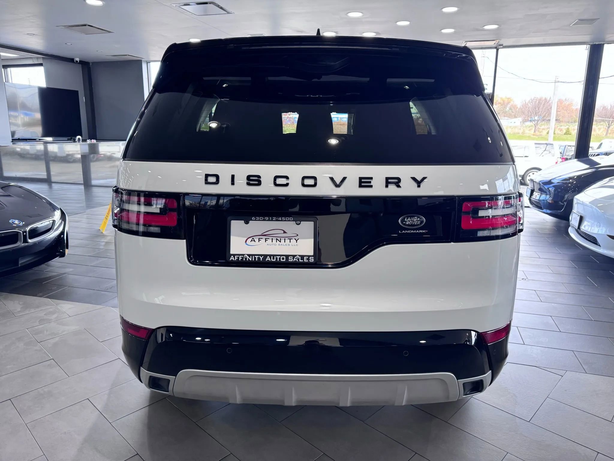 Used 2020 Land Rover Discovery Landmark AWD/4WD image 4
