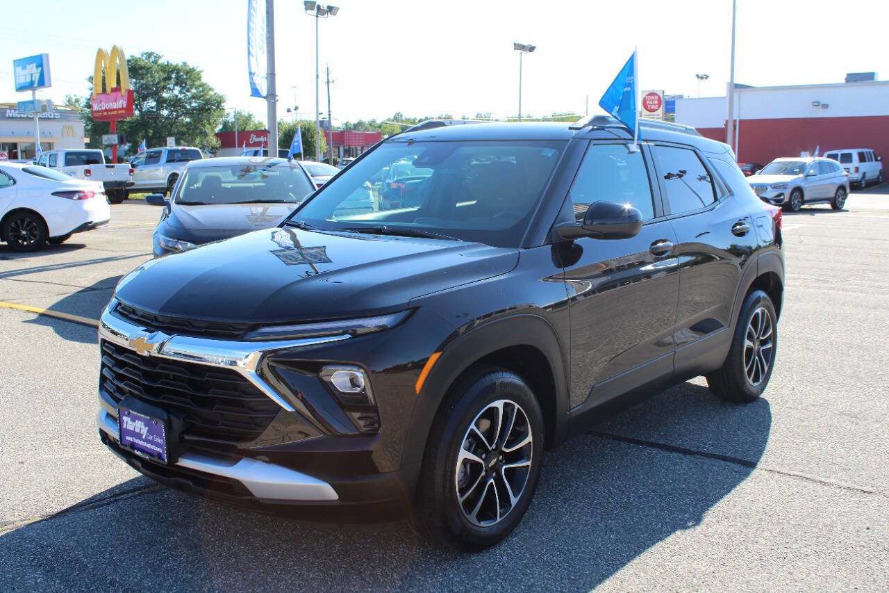 Used 2024 Chevrolet TrailBlazer LT w/ Convenience Package image 3