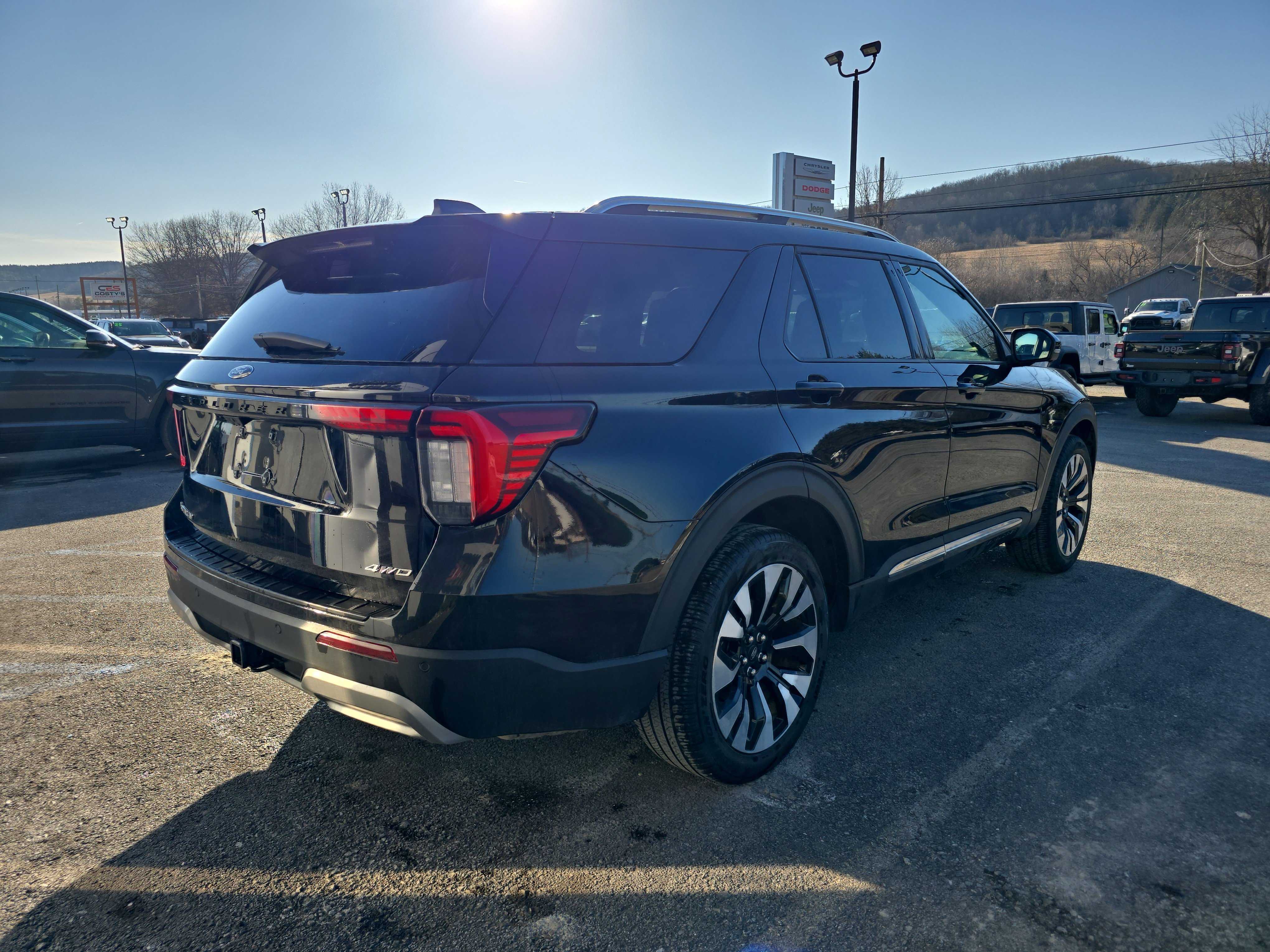 Used 2025 Ford Explorer Platinum w/ LUX Leather Package AWD/4WD image 3