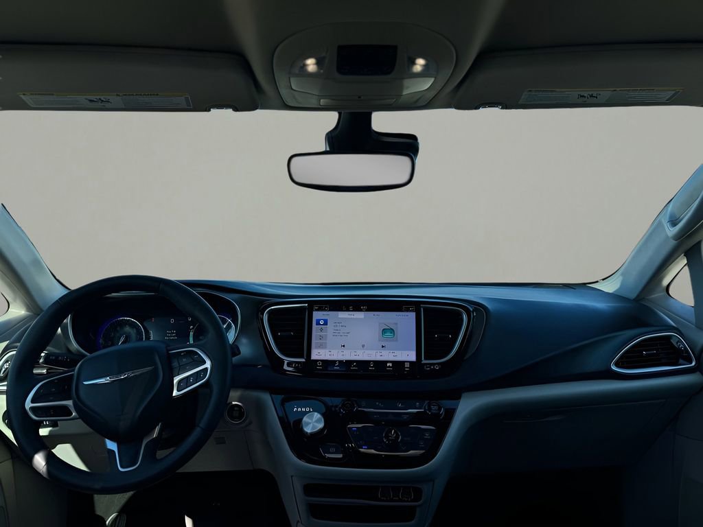 Used 2023 Chrysler Pacifica Touring-L image 17