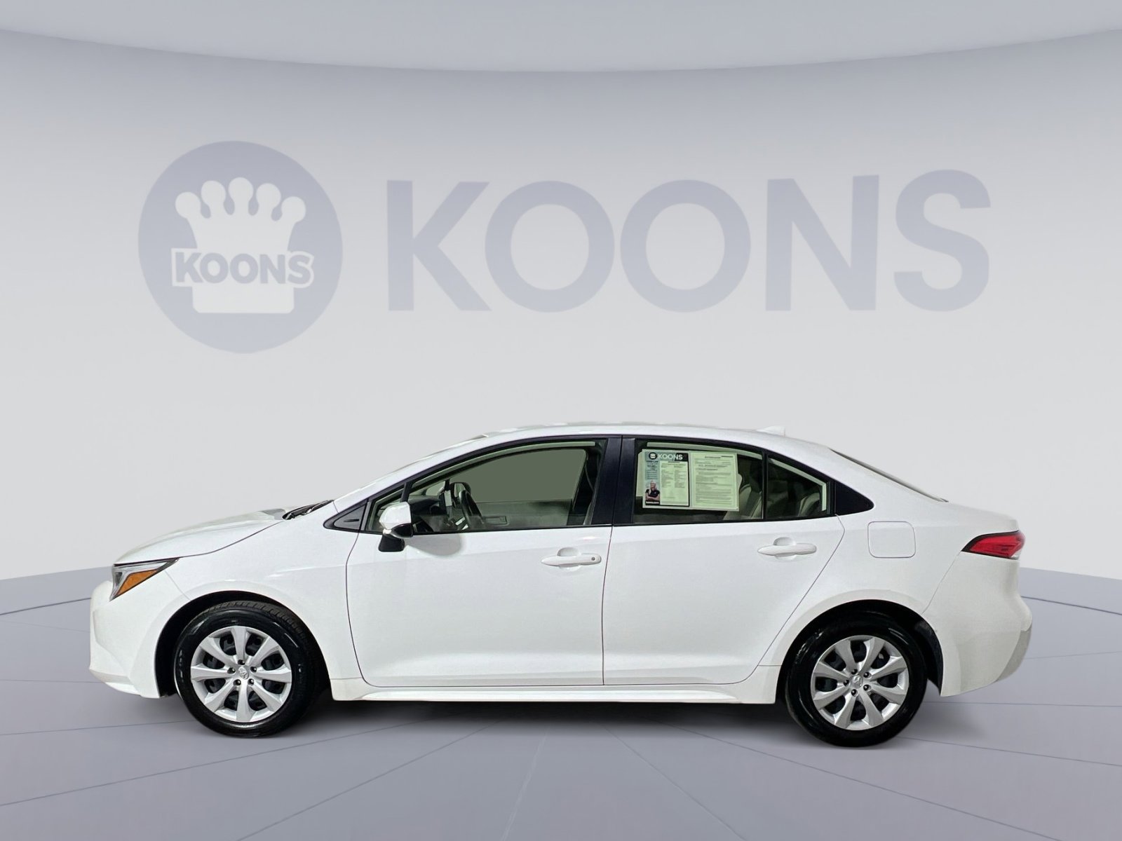 Used 2023 Toyota Corolla LE image 2