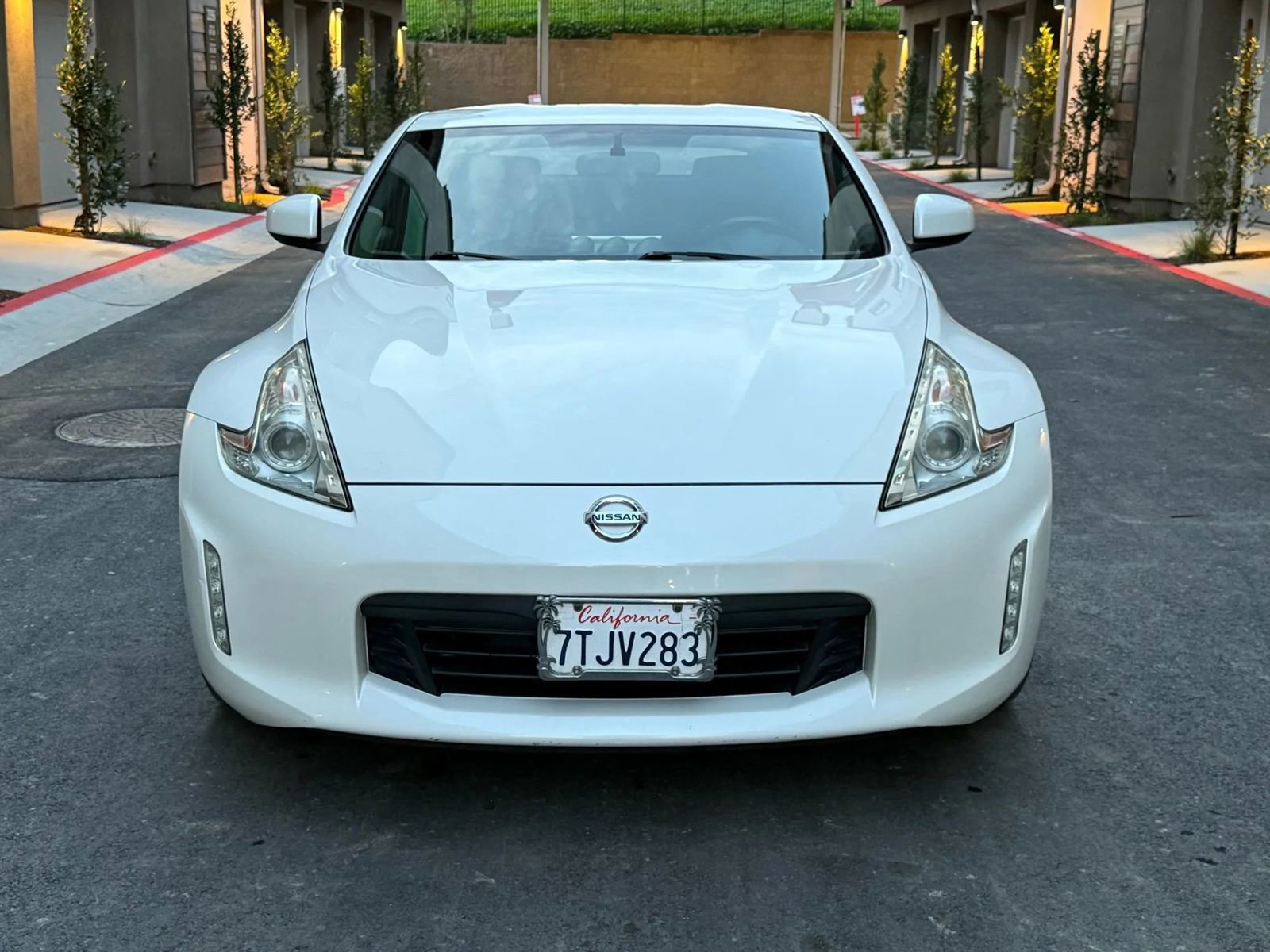 Used 2016 Nissan 370Z Coupe image 2