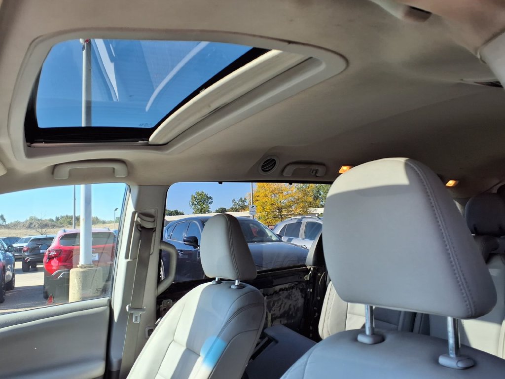 Used 2015 Toyota Sienna XLE w/ XLE Navigation Package FWD image 13