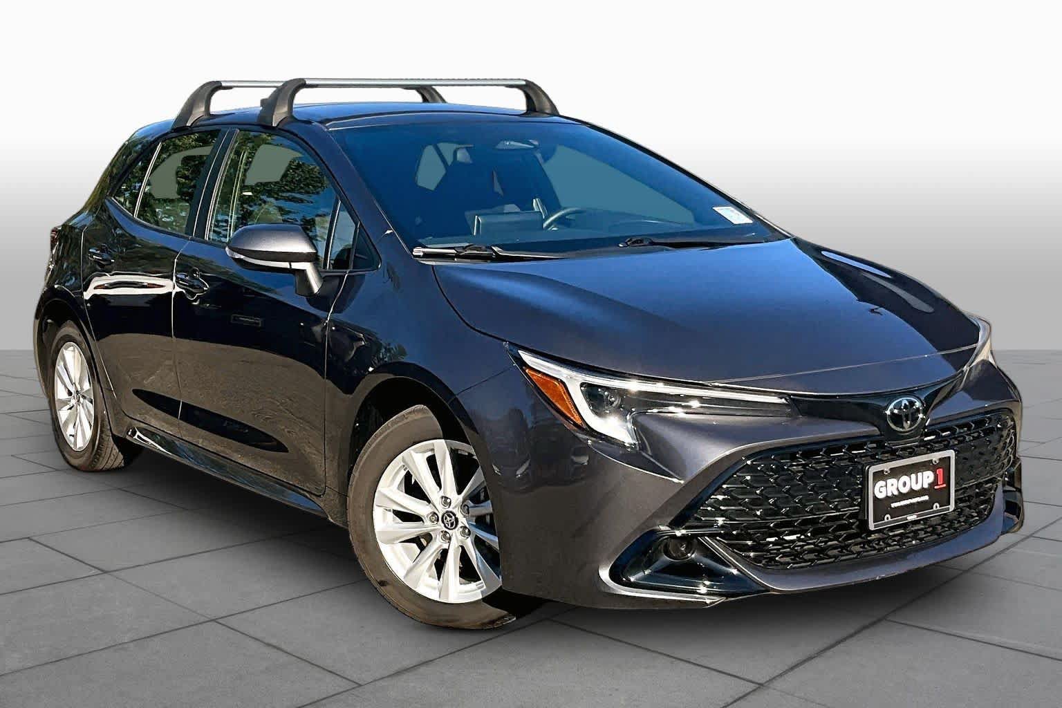 Used 2025 Toyota Corolla SE w/ SE Package FWD image 3
