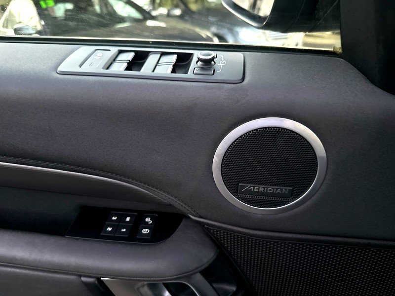 Used 2017 Land Rover Discovery HSE image 21