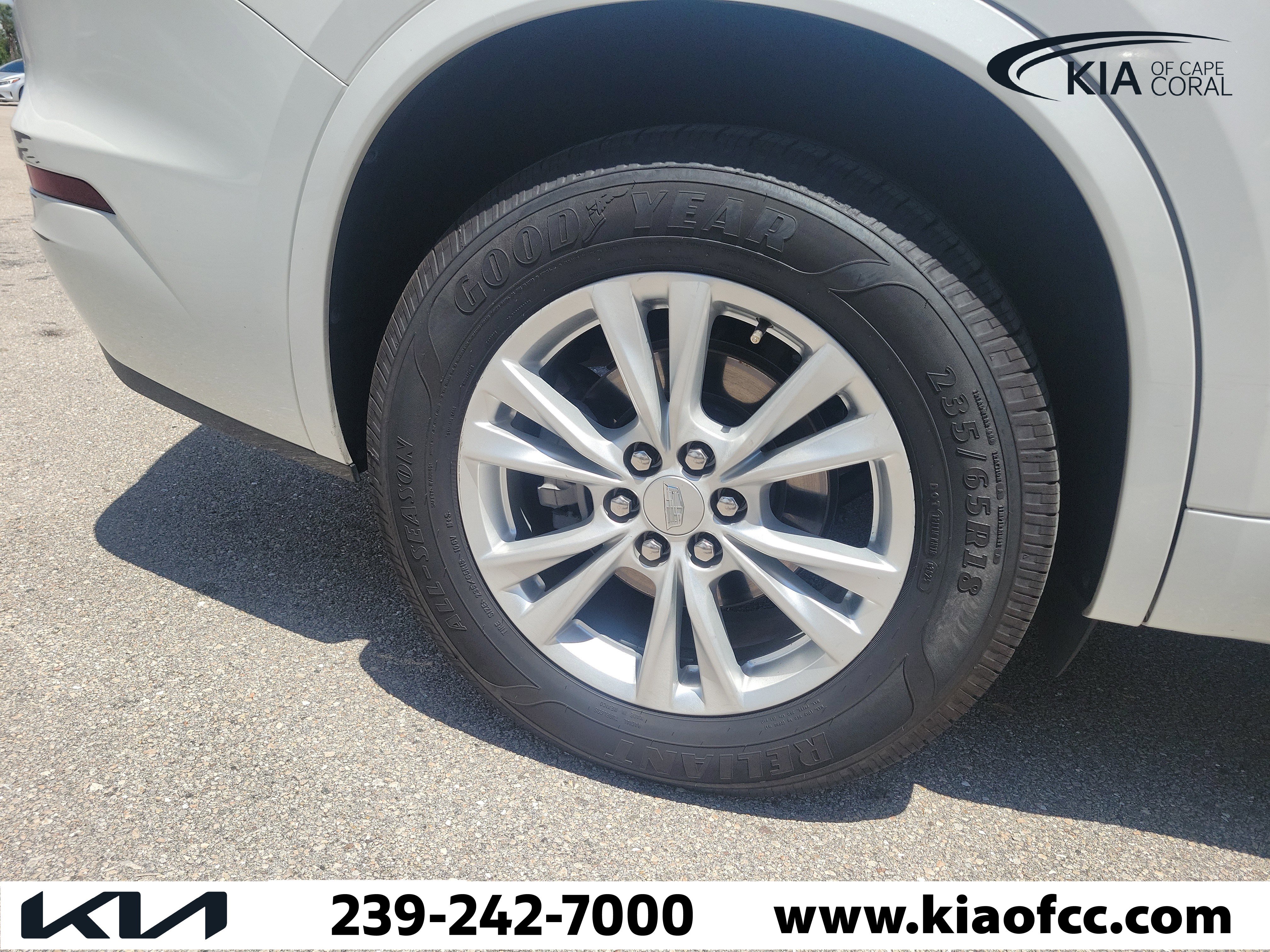 Used 2023 Cadillac XT6 Luxury w/ LPO, Premium Carpet Package FWD image 8