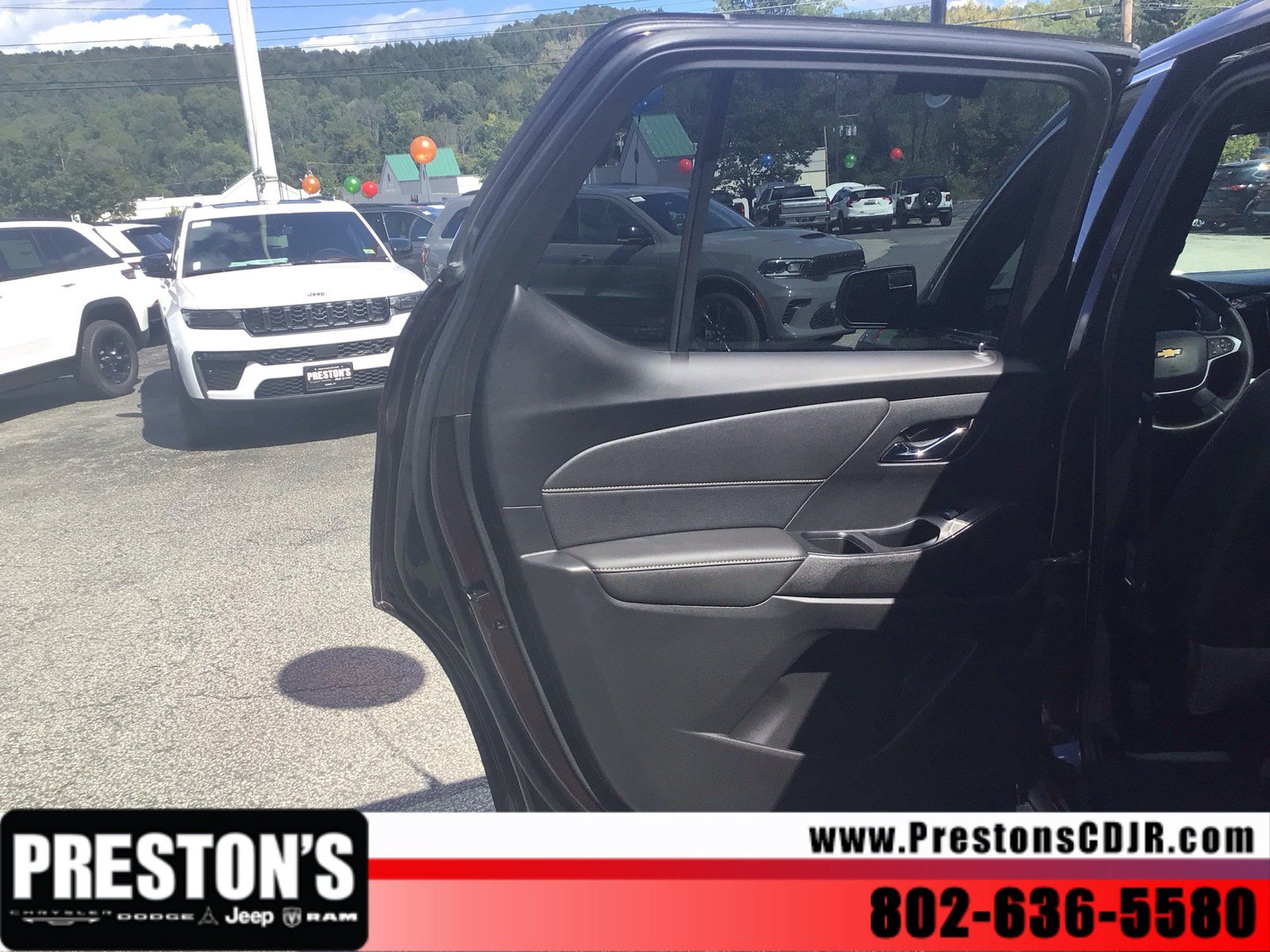 Used 2023 Chevrolet Traverse Premier AWD/4WD image 23