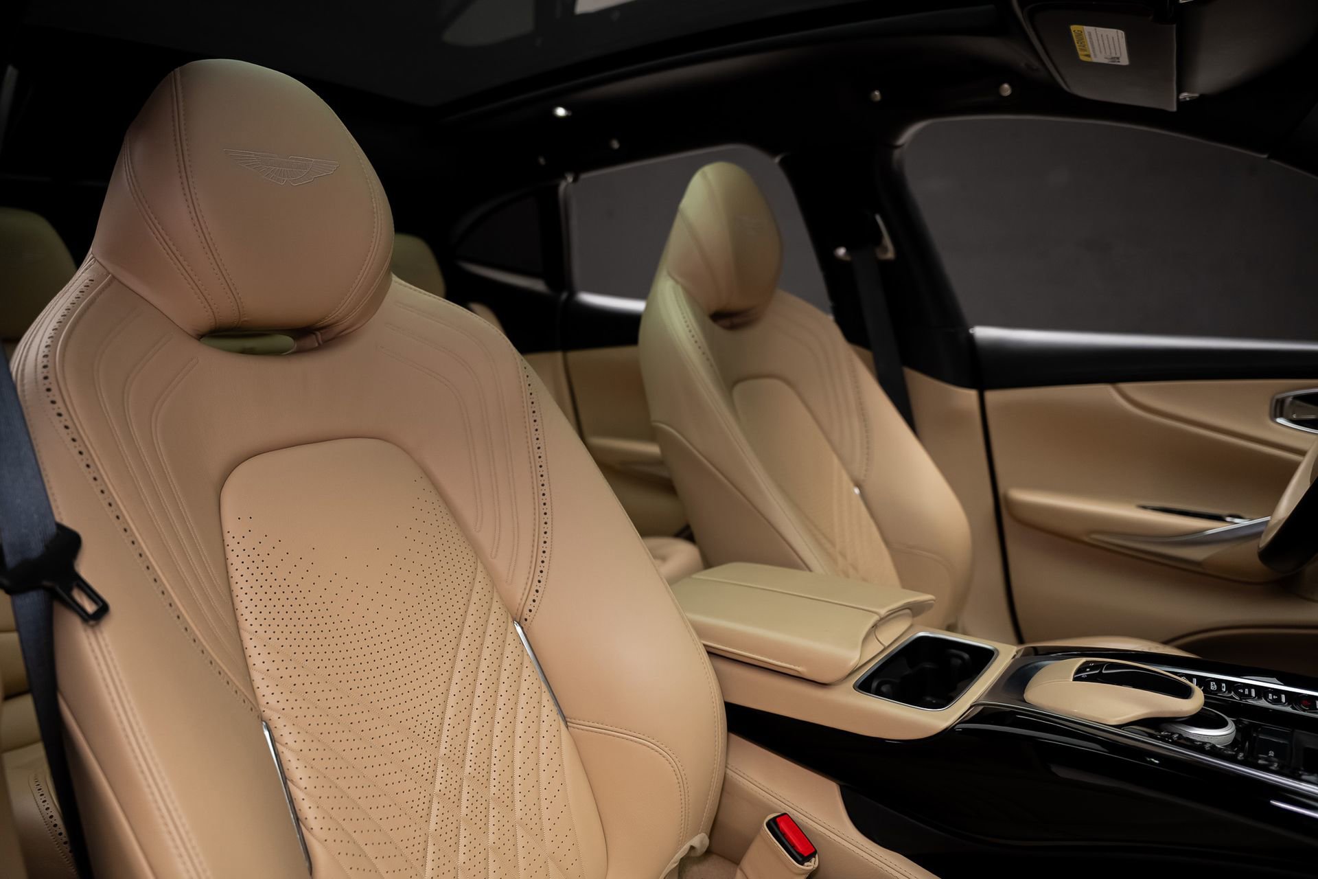 Used 2021 Aston Martin DBX AWD/4WD image 62