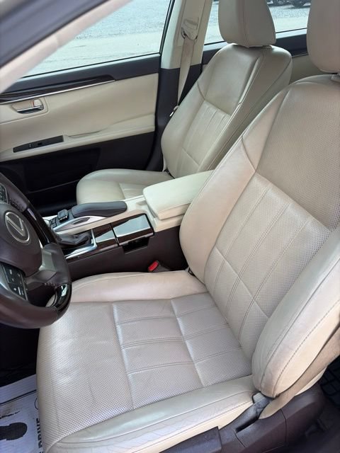 Used 2016 Lexus ES 350 w/ Luxury Package w/Wood Trim FWD image 15