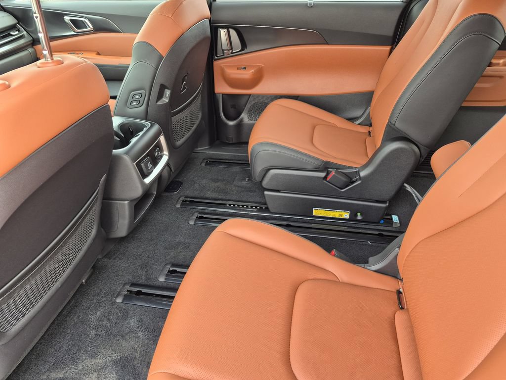 New 2026 Kia Carnival SX w/ SX Dark Edition Package FWD image 13