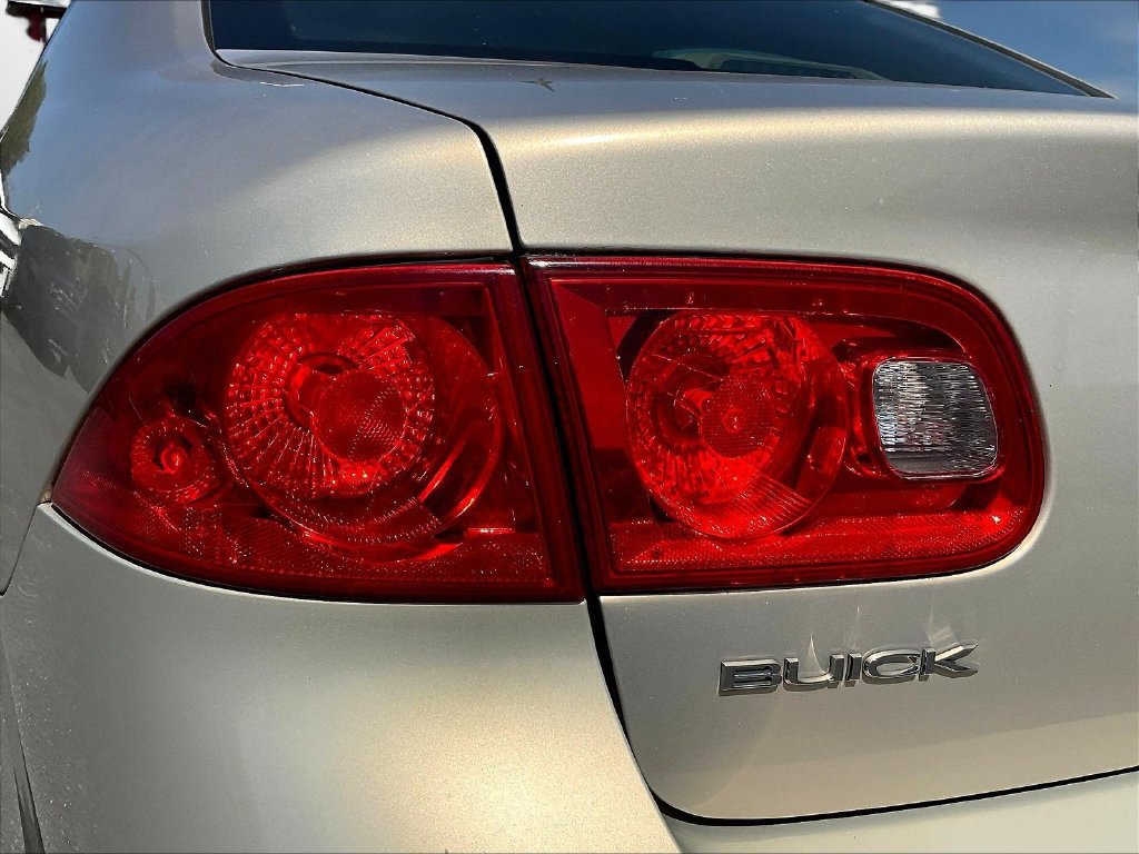 Used 2008 Buick Lucerne CXL w/ Driver Confidence Package FWD image 25