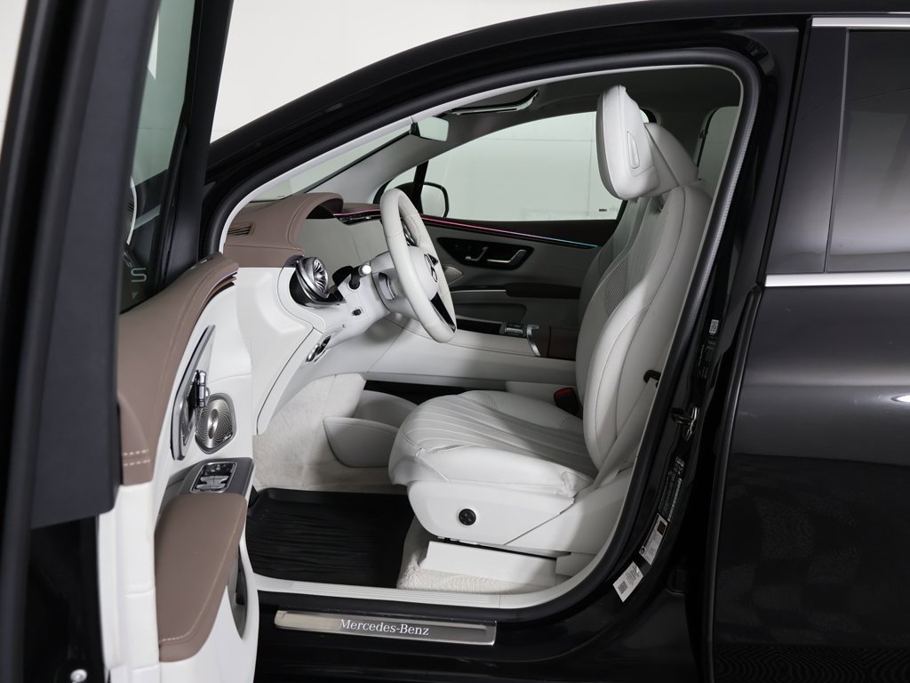 Used 2023 Mercedes-Benz EQS 580 4MATIC SUV image 29
