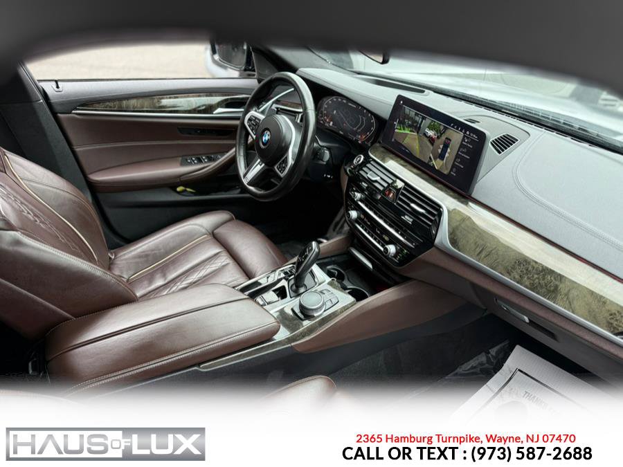 Used 2021 BMW M550i xDrive w/ Premium Package image 4