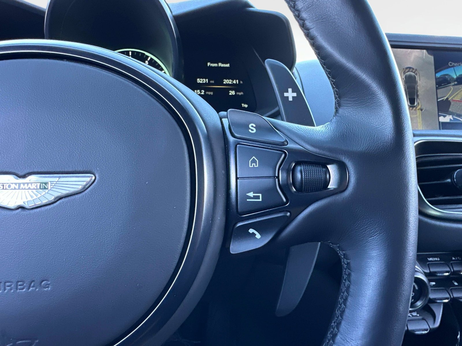 Used 2023 Aston Martin V8 Vantage Roadster image 23