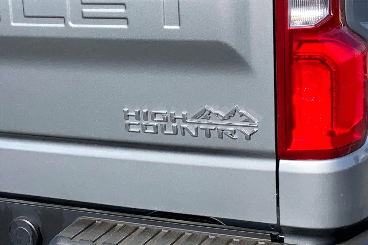 Used 2023 Chevrolet Silverado 1500 High Country w/ Technology Package AWD/4WD image 27