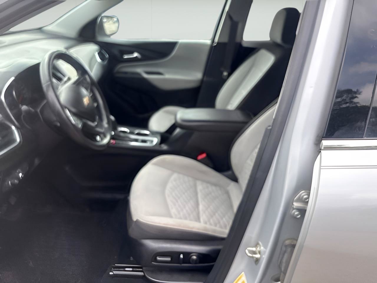 Used 2019 Chevrolet Equinox LT FWD image 29