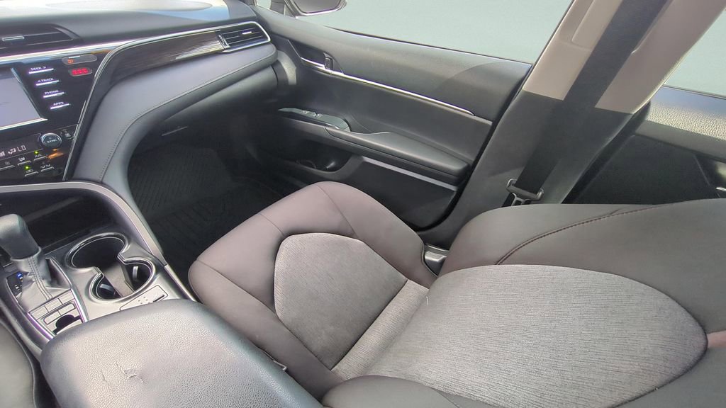 Used 2019 Toyota Camry LE image 20